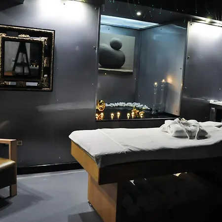 فندق Andromeda 4*